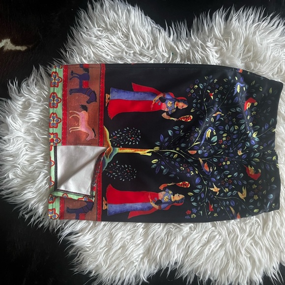 Pencil skirt with ethnic print - Picture 2 of 3